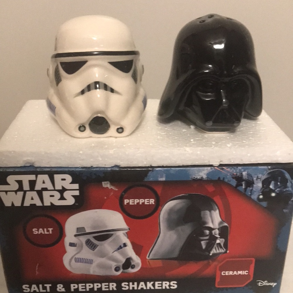 Disney Star Wars Darth Vader & Stormtrooper Ceramic Salt and Pepper Shakers, NIB